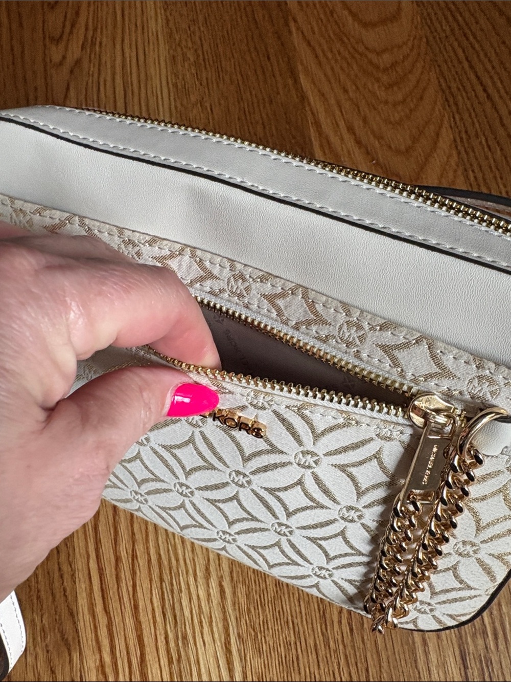 Michael Kors Jet Set Cream & Gold MK Signature Chain Crossbody Bag NEW - Picture 3 of 15